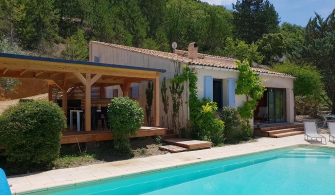 Luxurious Holiday Home in Mollans-sur-Ouveze with Pool