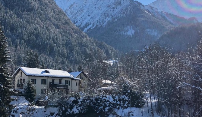 Skiers lodge St Gervais