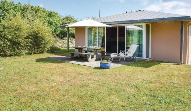 Three-Bedroom Holiday Home in Guisseny