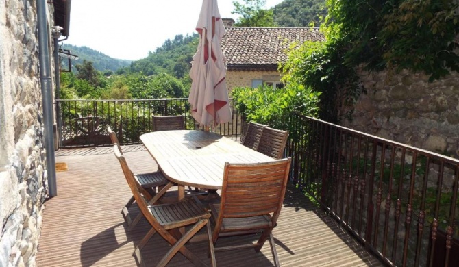 Cosy Holiday Home in Ard che with Swimming Pool